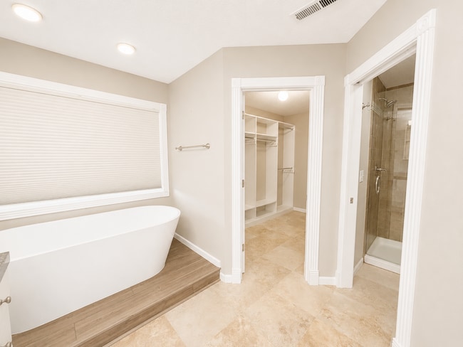 Building Photo - Light-Filled 3 Bedroom Retreat with Waterfall & Fully Fenced Yard