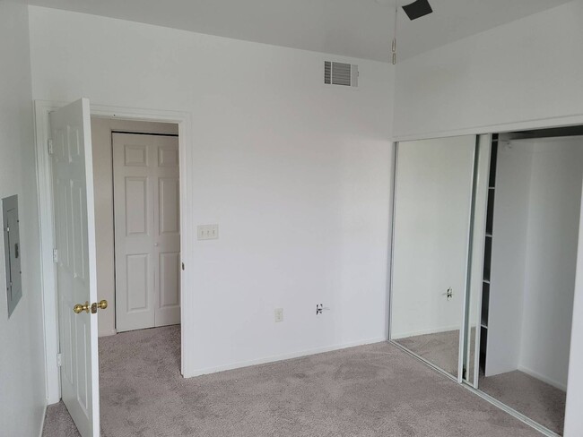 Building Photo - CENTRALLY LOCATED CONDO!