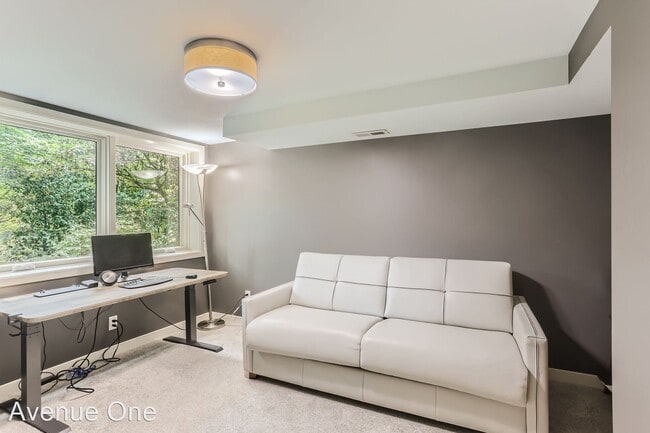 Building Photo - 4 br, 3 bath House - 10204 SE 27th St