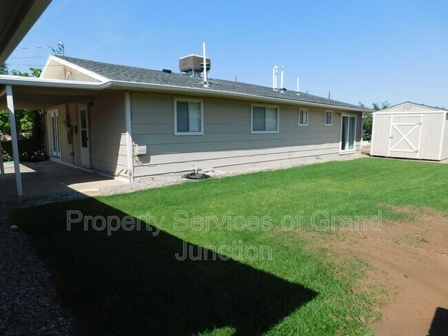 Building Photo - 396 S Camp Rd