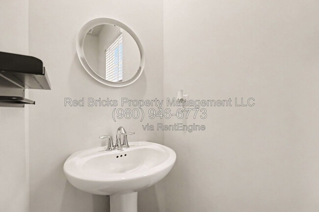 Building Photo - 16110 Winfield Hall Dr