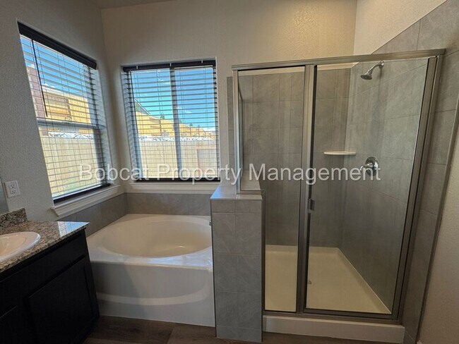 Building Photo - 925 Cranfield Ct