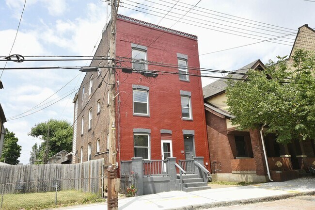 Building Photo - 511 Main St