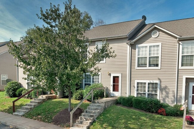 Building Photo - 119 Waterbury Ct