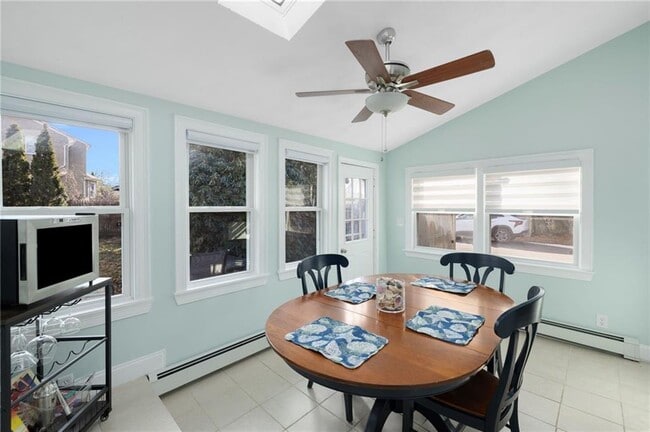 Building Photo - 206 Riverside Ave