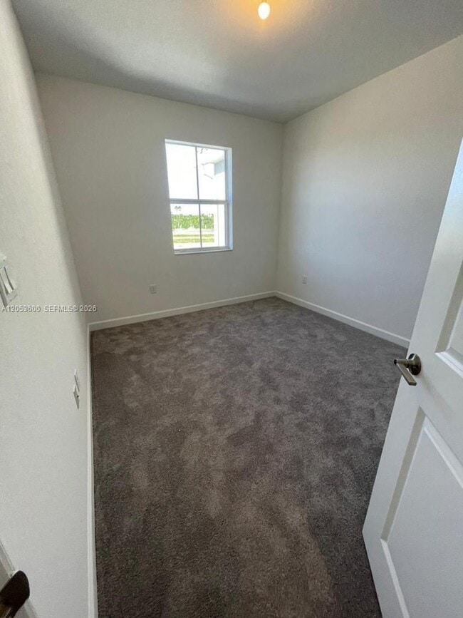 Building Photo - 2634 SE 11th Ct