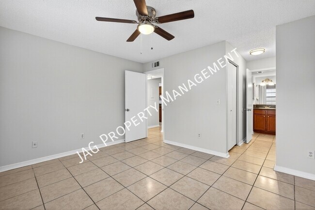 Building Photo - 482 Bentwood Ln