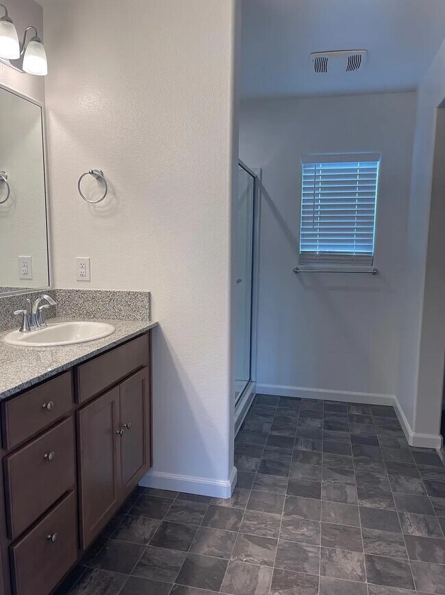 Building Photo - 161 Trevor St