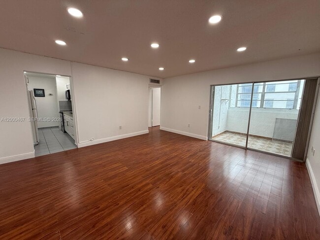 Building Photo - 750 NW 43rd Ave