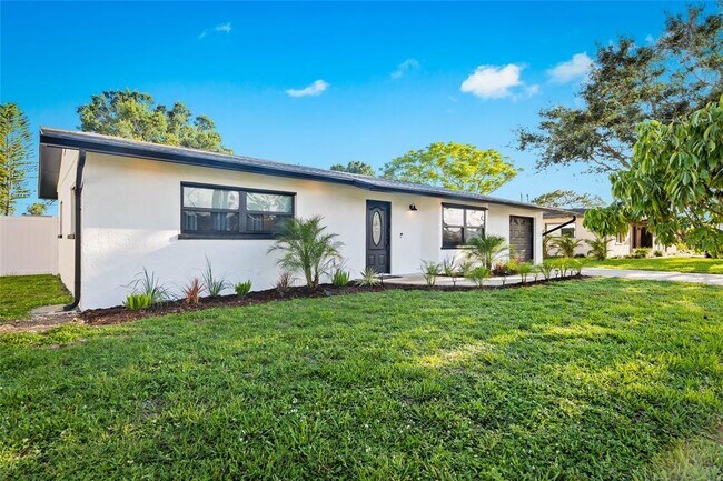 Building Photo - 1311 Cypress Ave