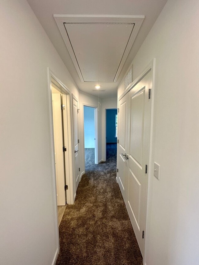 Building Photo - 2BR/3BA End Unit Townhome in Pringle Towns