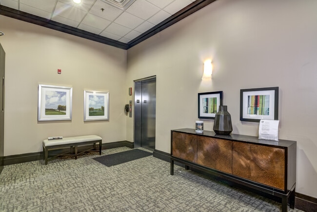 Building Photo - 401 Pinnacle Way