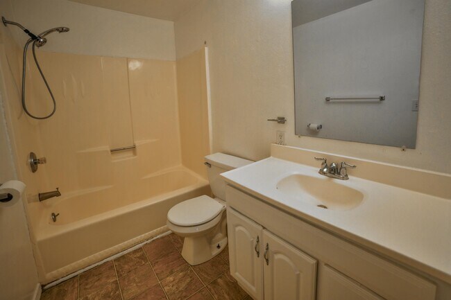 Building Photo - 720 Fairwood Dr