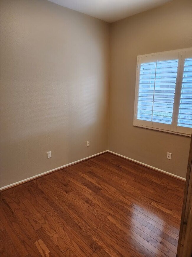 Building Photo - Murrieta 2 Bedroom Townhome + Office, Loft and 2 Car Garage