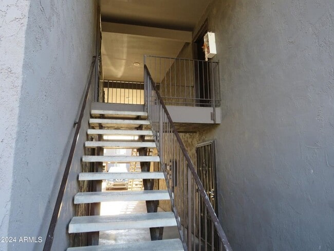 Building Photo - Condo in Mesa on second floor