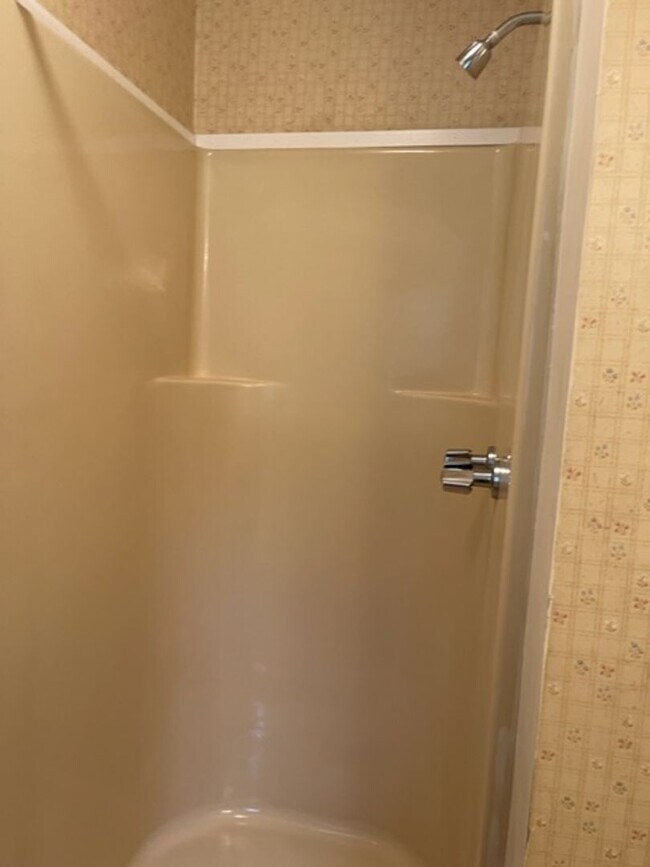 Building Photo - Duplex Spartanburg