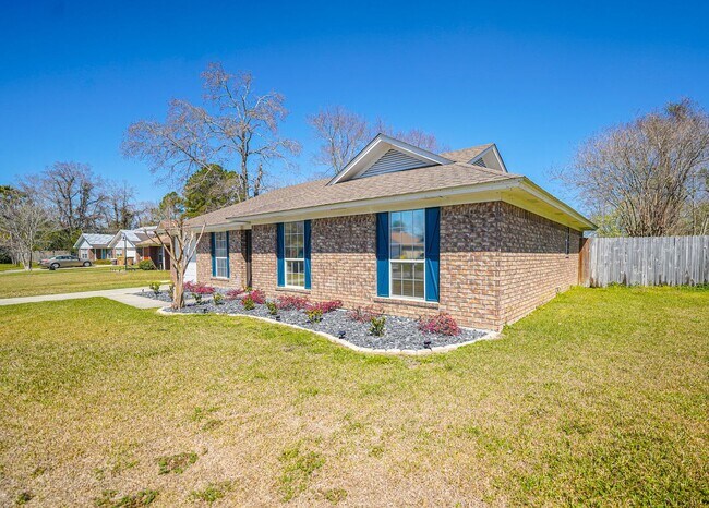 Building Photo - Coming Available!