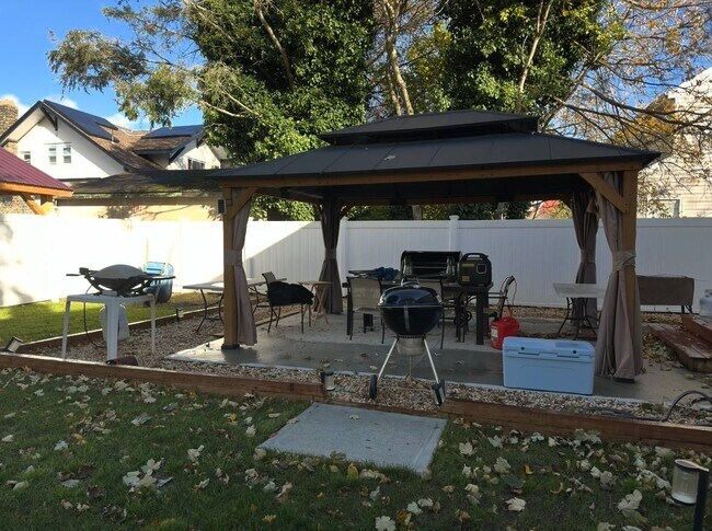 Building Photo - 107 Fairview Ave