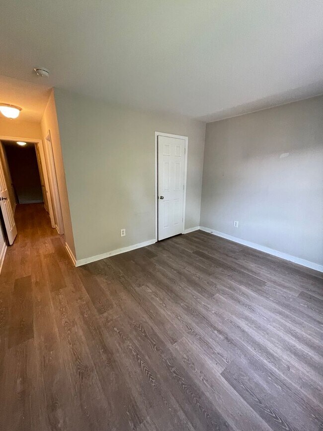 Building Photo - 1802 Parkwood Ave