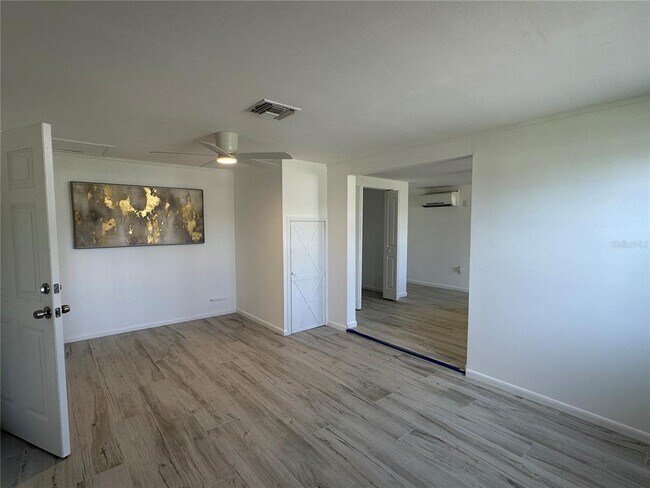 Building Photo - 812 Bayview Dr