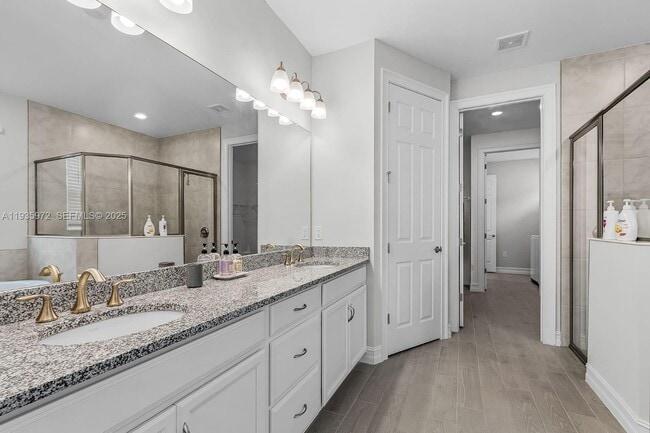 Building Photo - 425 Coral Reef Pl