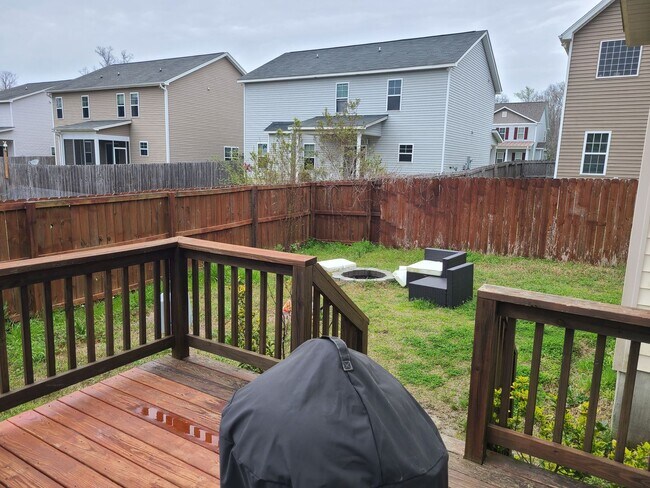 Building Photo - 4 Bedroom 2.5 Bath unfurnished home - Peggy's Cove Sneads Ferry