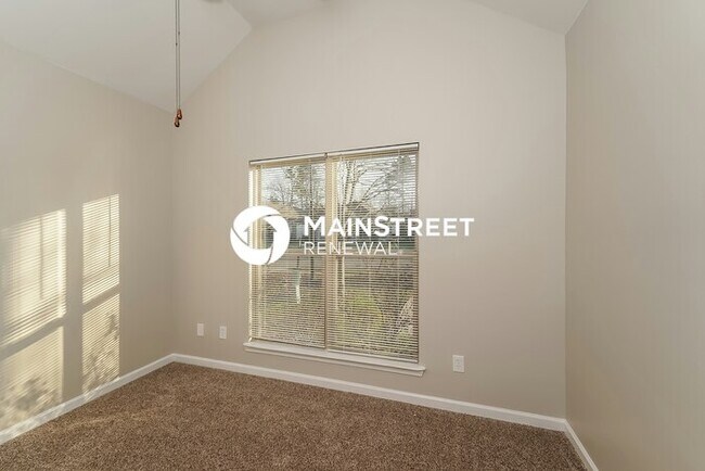 Building Photo - 3 Bedroom Pet-Friendly Home in PELL CITY, AL with Main Street Renewal