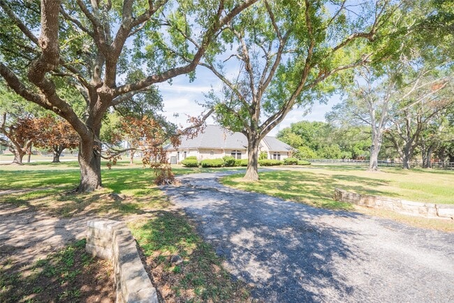 Building Photo - 26910 Willow Ln