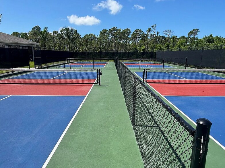 Building Photo - 8256 Shr Lk Dr