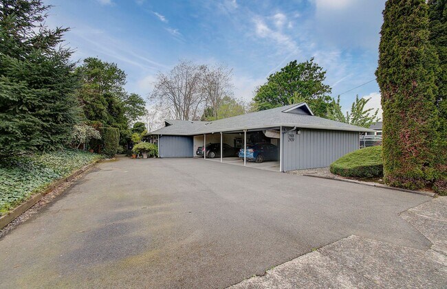 Building Photo - Heenan 2918-2920