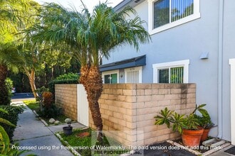 Building Photo - Welcome to this charming two-story home located in the vibrant Huntington Beach