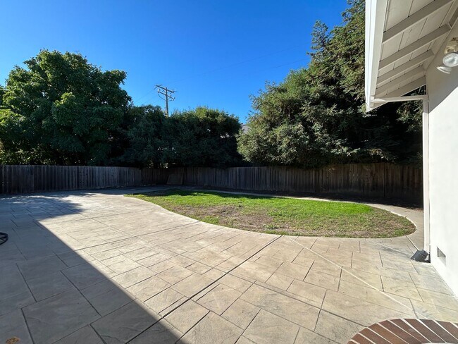 Building Photo - Spacious Single-Story 4BR Home with Bonus ...