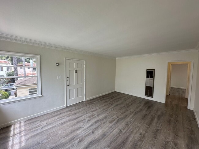 Building Photo - MOVE-IN SPECIAL!  $600 off the first year'...