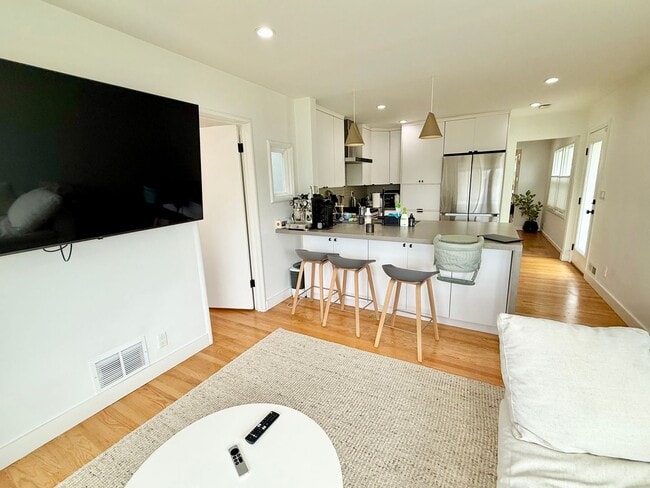 Building Photo - Beautifully Remodeled Westlake Home