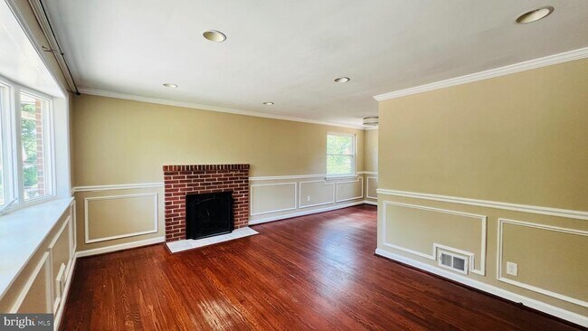Building Photo - 7423 Allan Ave