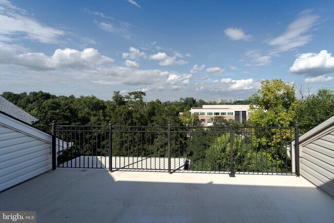 Building Photo - 10225 Hilltop Ascent Dr