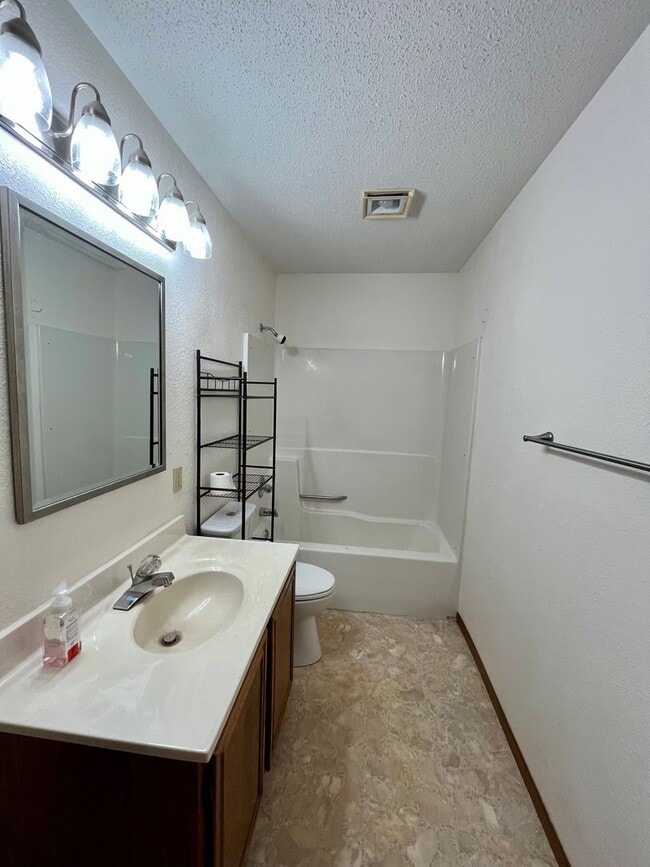 Building Photo - 223 Sewell St