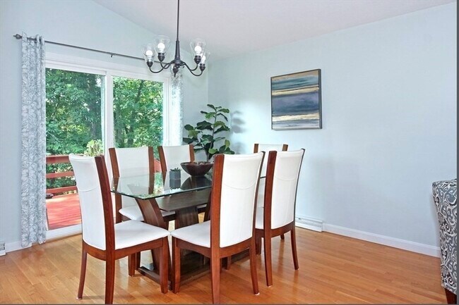 Building Photo - 88 St Mary St