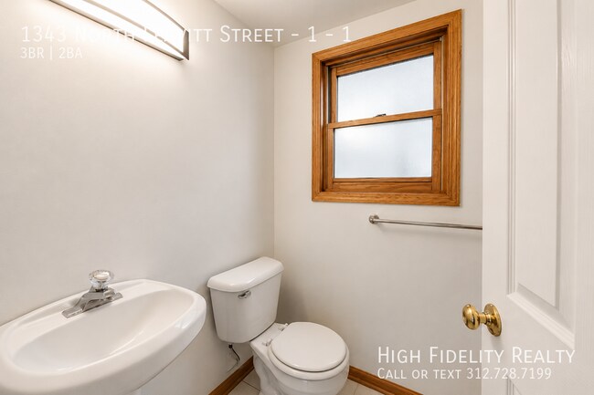 Building Photo - 1343 N Leavitt St