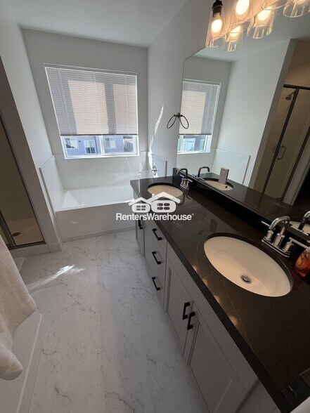 Building Photo - 3767 N Hannah St