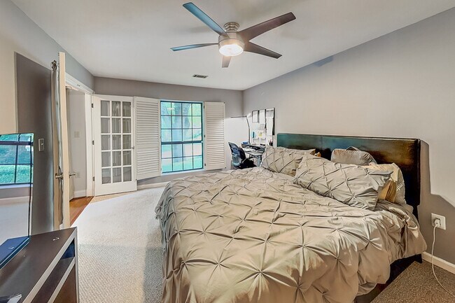 Building Photo - 3104 Pine Heights Dr NE