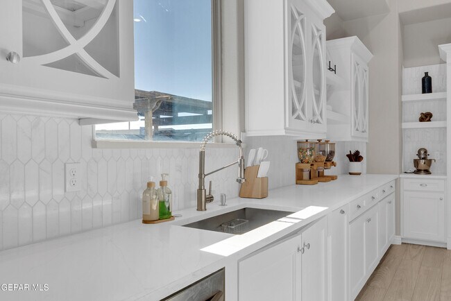 Building Photo - 14608 Pebble Hills Blvd