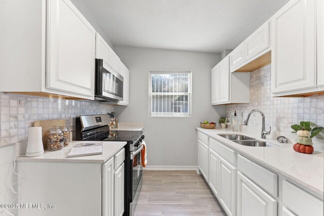 Building Photo - 1146 Carthage Dr