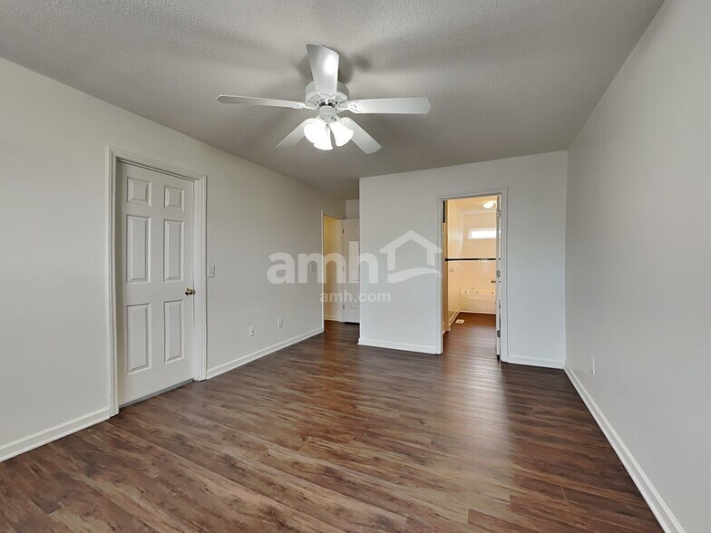 Building Photo - 5520 Bridgegate Dr
