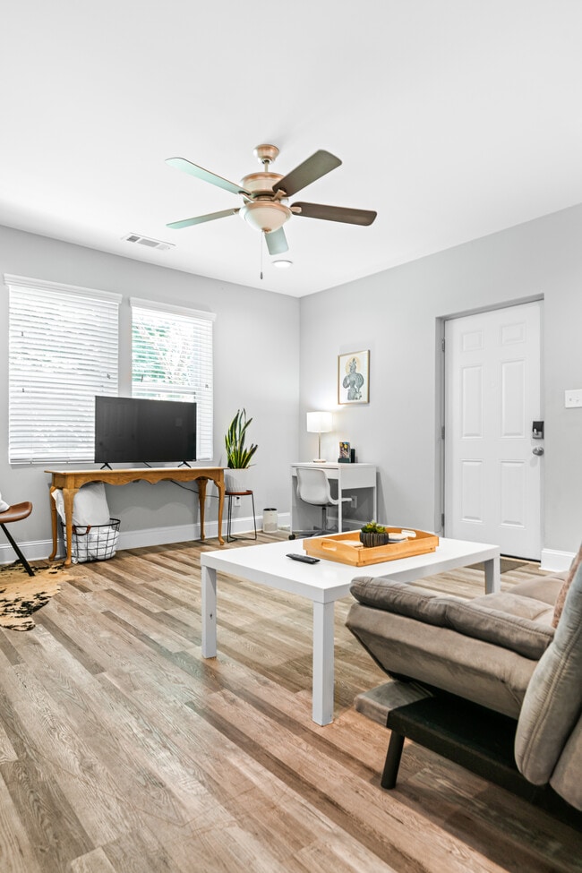 Building Photo - Hapeville - 724B