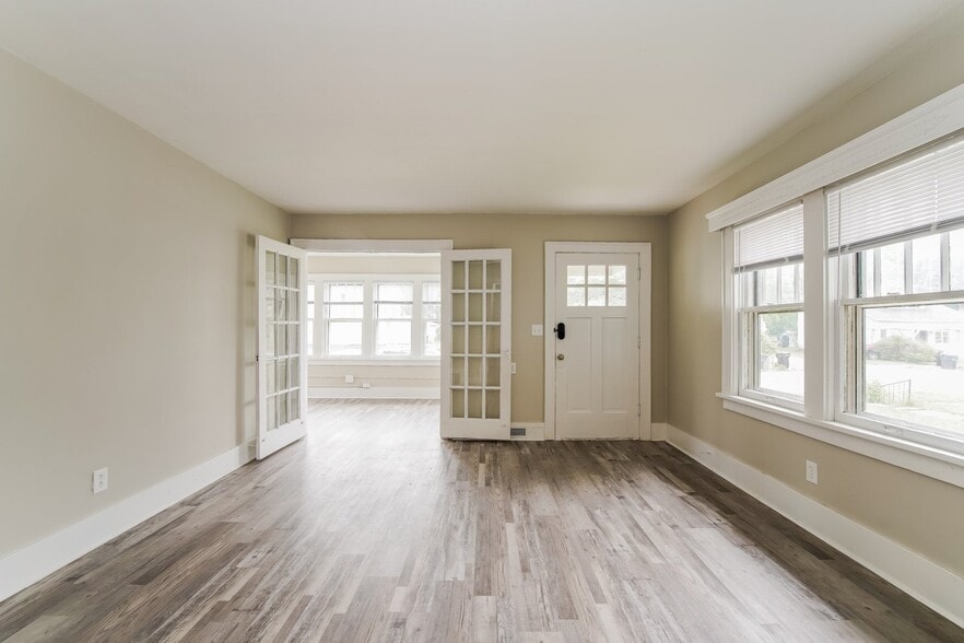 Building Photo - 1305 N Meade St