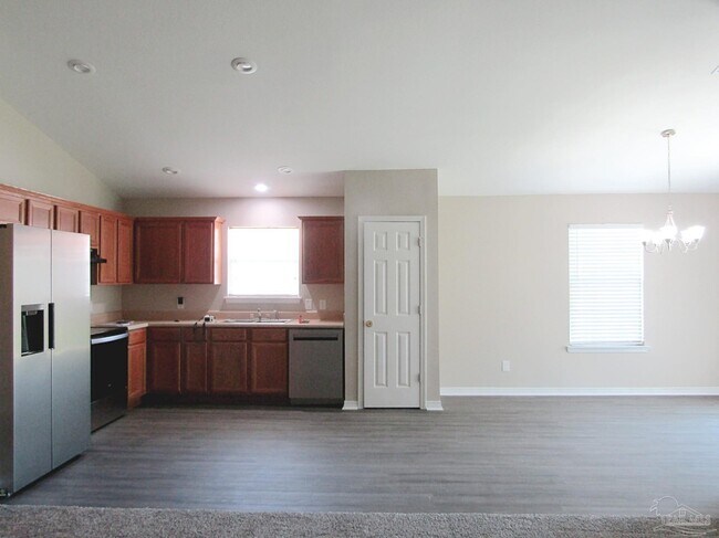 Building Photo - 608 Reservation Ave