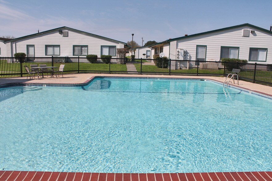 Cottage Creek Apartments San Antonio, TX Apartment Finder