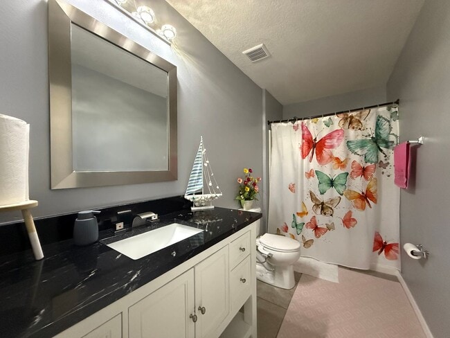 Building Photo - Beautiful updated 3 bedroom 2 bathroom home in Bayberry Lakes (Fully Furnished)