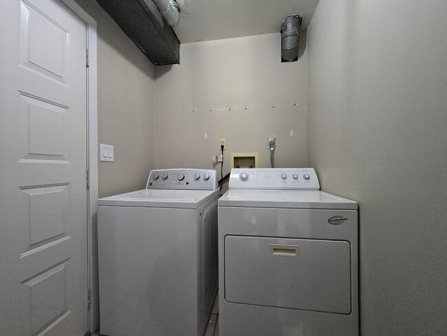 Building Photo - 3 Bedroom, 2.5 Bath Townhouse in Beavercreek!